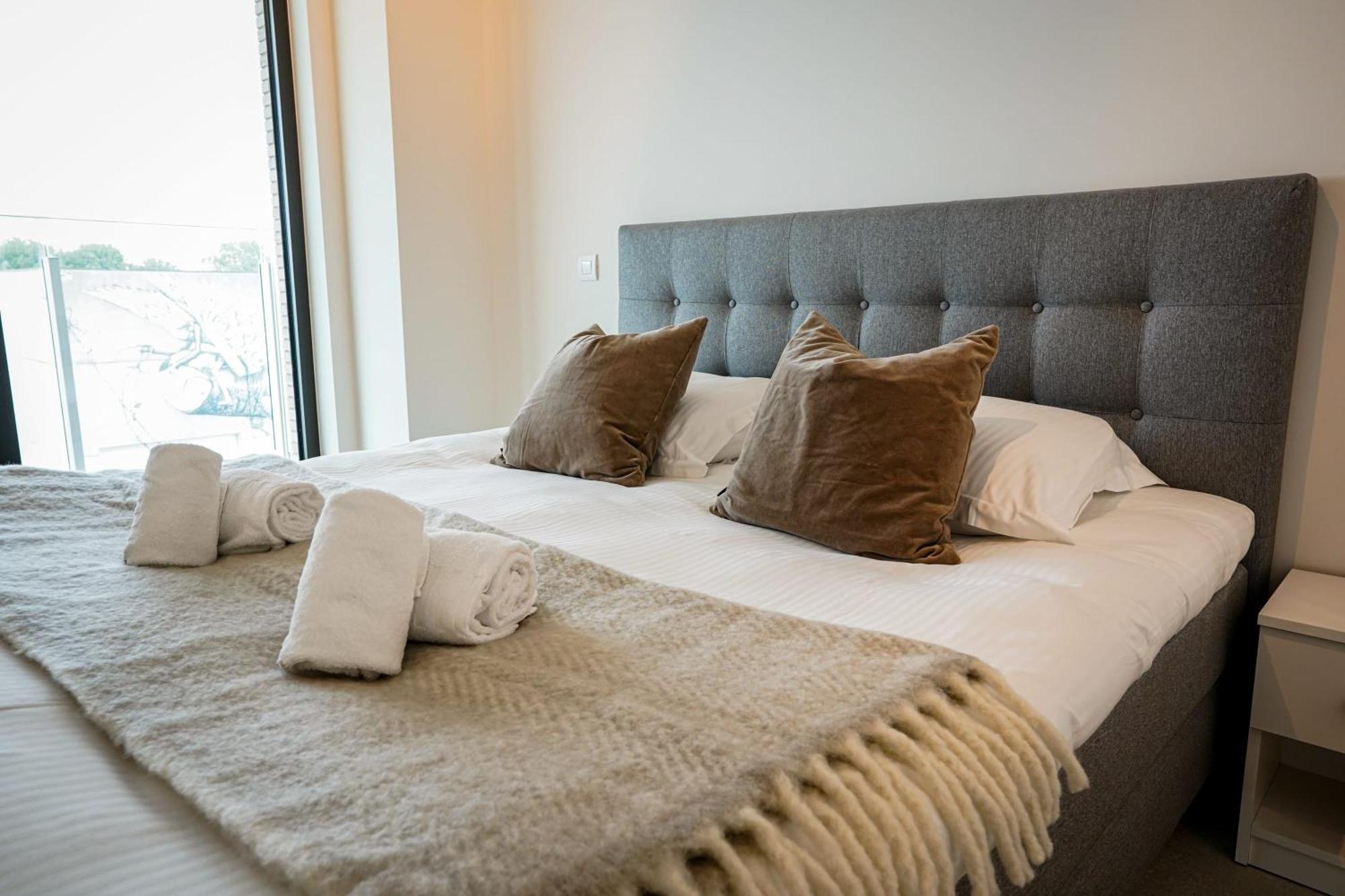 Huswell - Beautiful Apartment With Communal Pool And Gym Ostend Exterior photo
