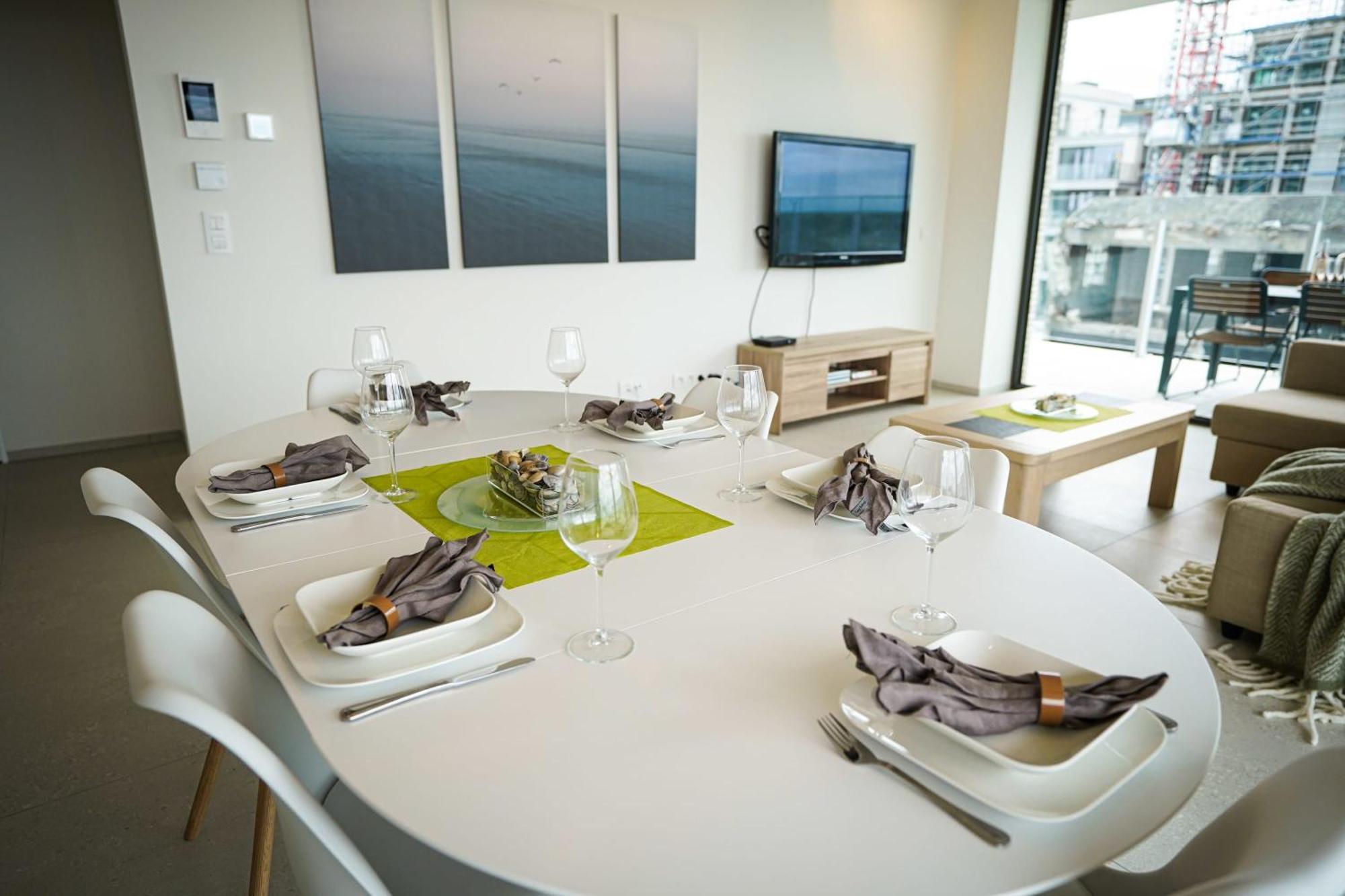 Huswell - Beautiful Apartment With Communal Pool And Gym Ostend Exterior photo