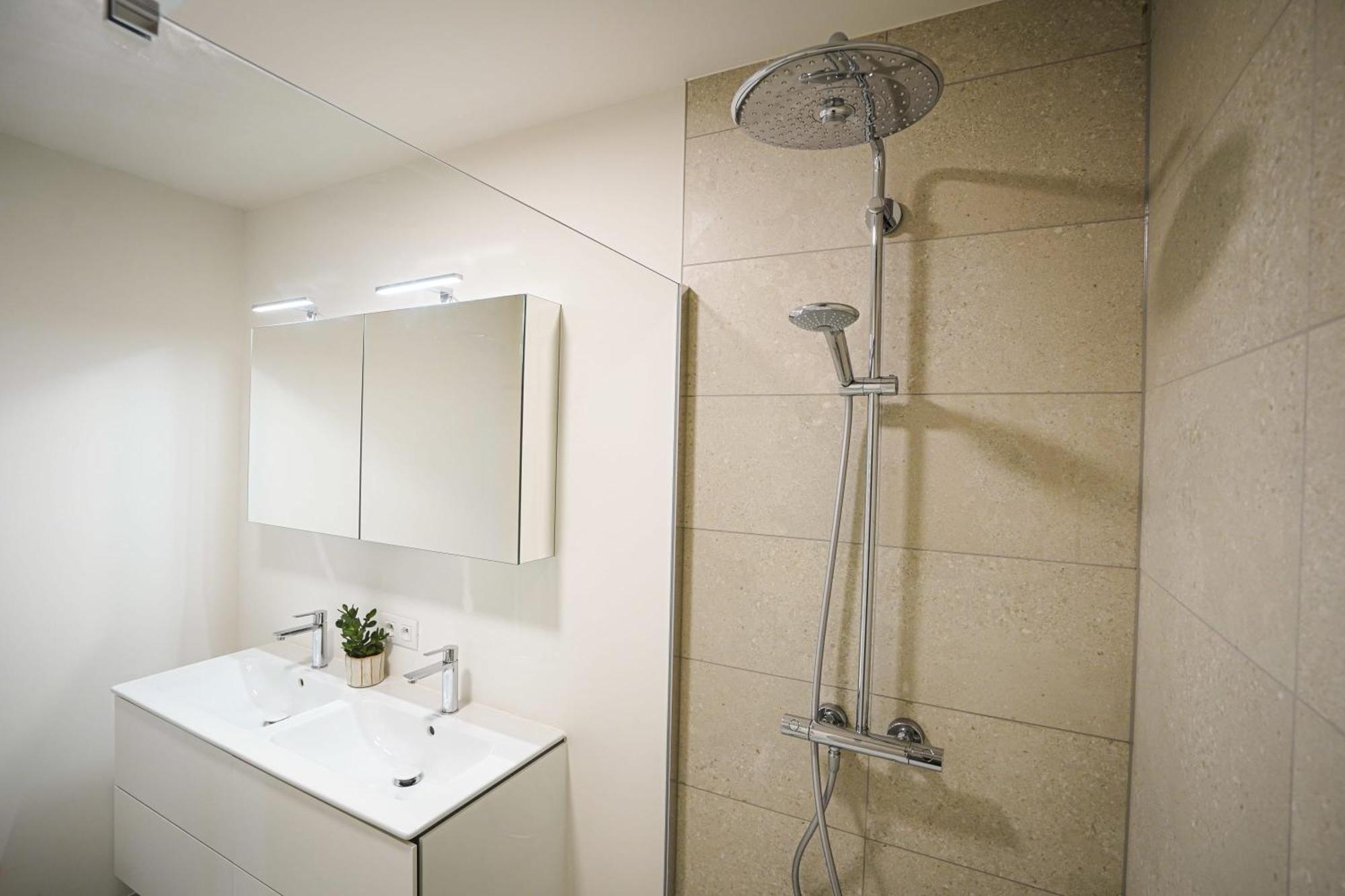 Huswell - Beautiful Apartment With Communal Pool And Gym Ostend Exterior photo